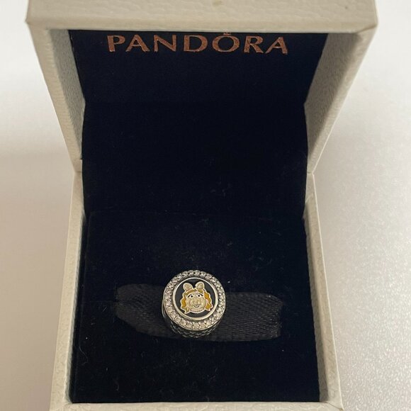 Pandora Miss Piggy (The Muppets) Exclusive Charm - Picture 3 of 5